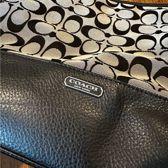 Coach purse - Picture 4 of 8